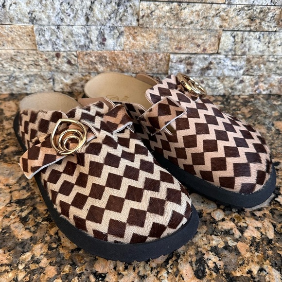 BROTHER VELLIES
Greg Genuine Calf Hair Clog - Picture 2 of 9